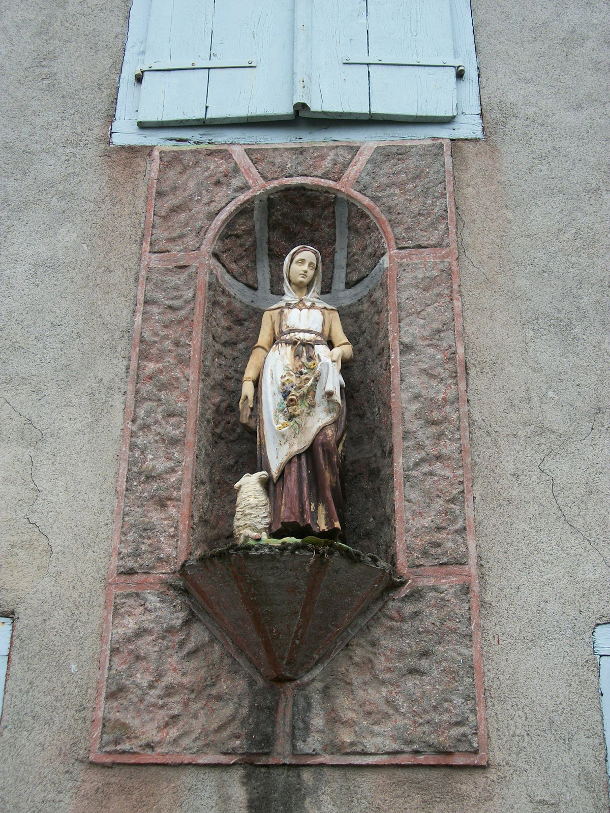 Valcabrère - statue de Sainte-Germaine.jpg